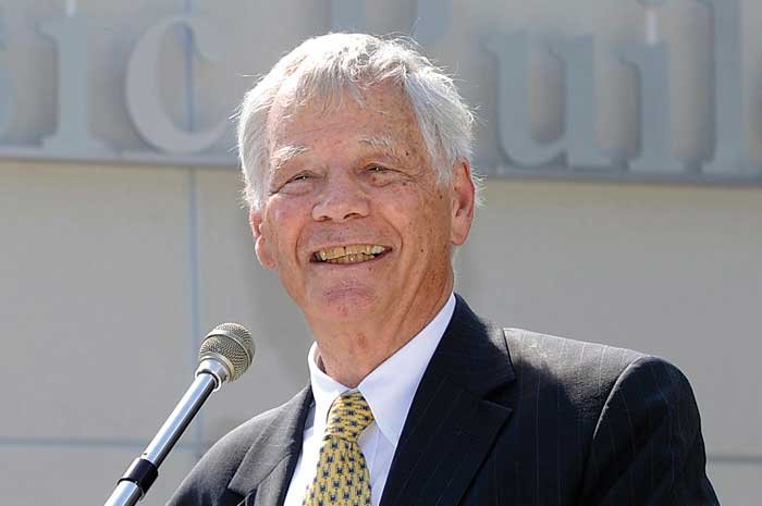 Dunlap announces retirement